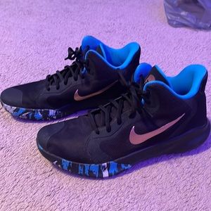 Nike size 9.5 US great condition running/basketball shoes